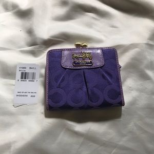 COACH B4/Lilac Kisslock Clutch